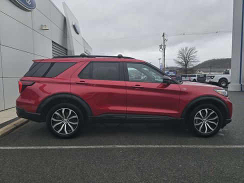 Used 2025 Ford Explorer ST-Line image 2