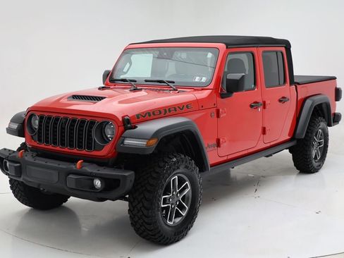 Used 2024 Jeep Gladiator Mojave w/ Dual Top Group AWD/4WD image 2