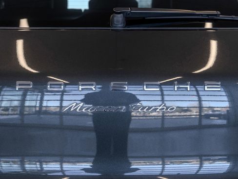 Used 2018 Porsche Macan Turbo w/ Premium Package Plus image 16