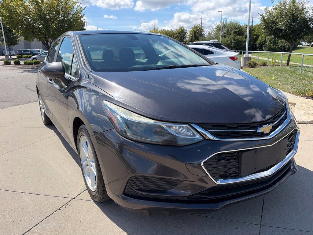 Used 2017 Chevrolet Cruze LT FWD image 2