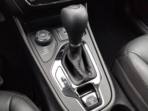 Used 2020 Jeep Cherokee Limited AWD/4WD image 17