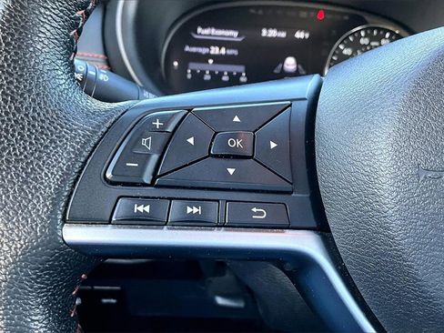 Used 2021 Nissan Kicks SR image 16