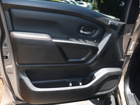 Used 2023 Nissan Titan PRO-4X w/ Pro-4x Convenience Package AWD/4WD image 10