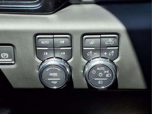 Used 2025 GMC Sierra 1500 AT4 w/ AT4 Premium Package AWD/4WD image 16