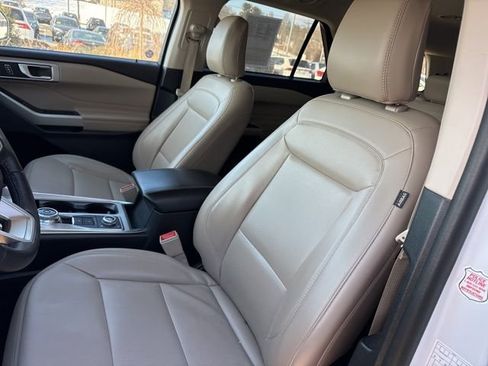 Used 2024 Ford Explorer XLT w/ Equipment Group 202A image 22