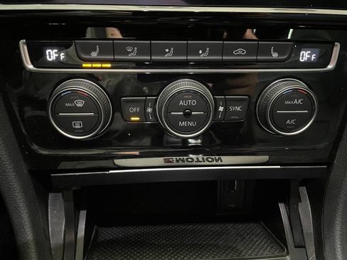 Used 2019 Volkswagen Golf R 4-Door image 37