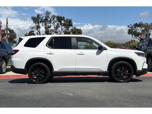 Used 2024 Honda Pilot LX image 3
