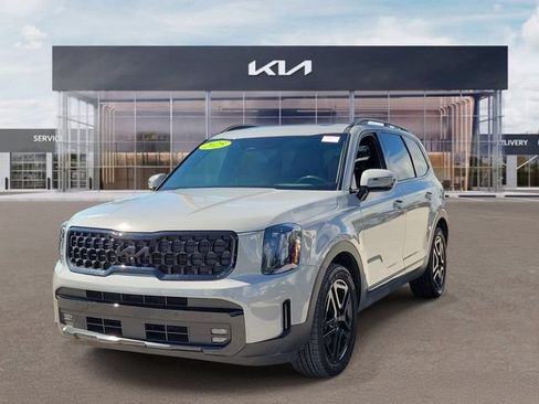 Certified 2025 Kia Telluride SX Prestige X-Line AWD/4WD image 3