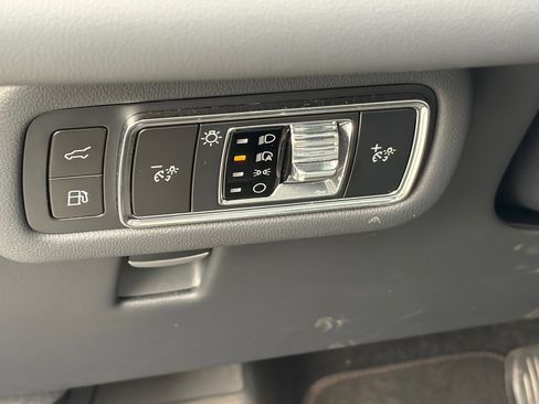 Used 2025 Lincoln Nautilus Reserve image 9