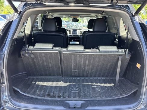 Used 2019 Toyota Highlander SE AWD/4WD image 18