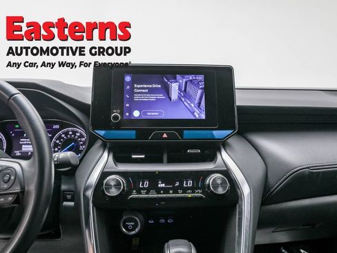 Used 2024 Toyota Venza LE image 11