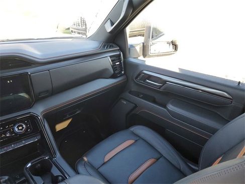 Used 2025 GMC Sierra 2500 AT4 w/ AT4 Premium Plus Package image 11