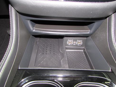 Used 2025 Chrysler Pacifica Limited FWD image 21