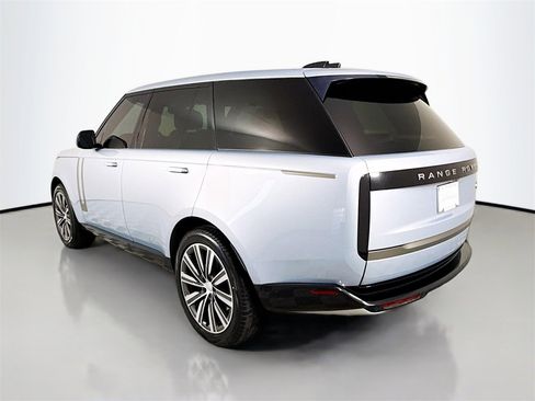 Used 2023 Land Rover Range Rover SE image 3