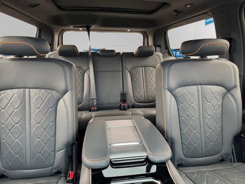 Used 2022 Jeep Grand Wagoneer Series III w/ Rear Seat Video Group 1 image 25