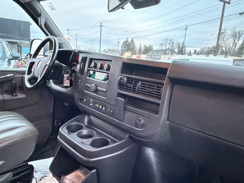 Used 2020 GMC Savana 3500 Extended w/ Driver Convenience Package image 22