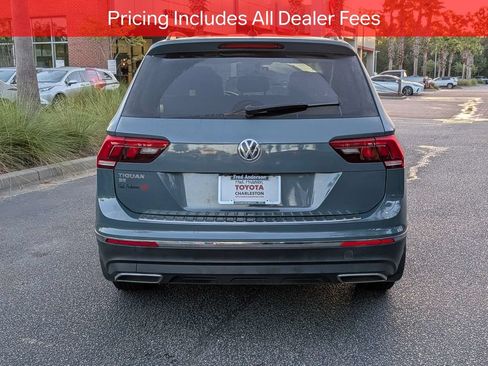 Used 2021 Volkswagen Tiguan SE w/ Panoramic Sunroof Package FWD image 5