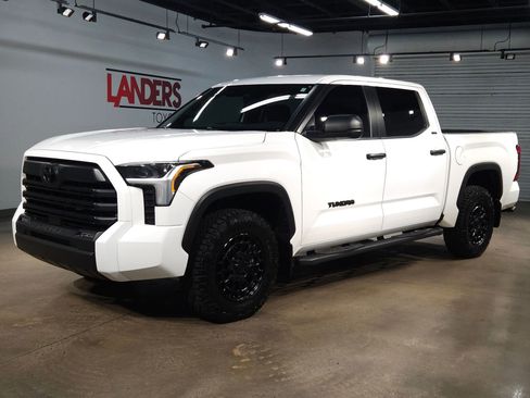 Used 2025 Toyota Tundra SR5 image 3