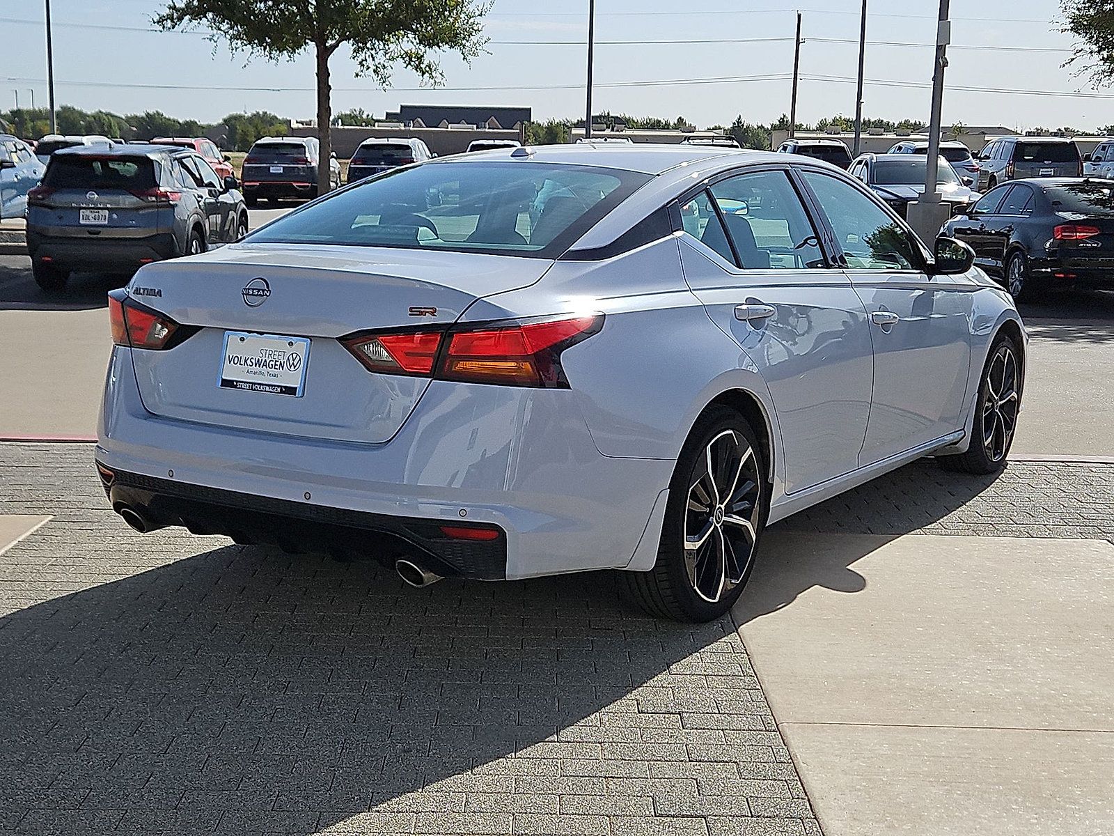 Used 2024 Nissan Altima 2.5 SR FWD image 8