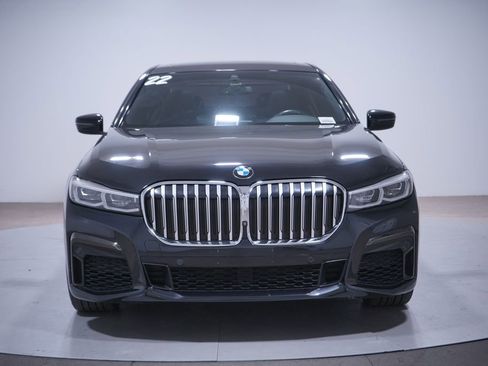 Used 2022 BMW 740i w/ M Sport Package image 4