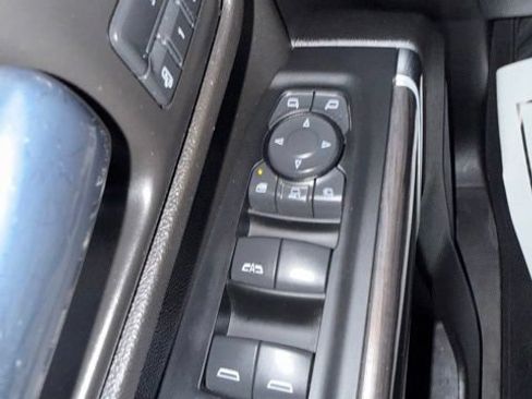 Used 2021 Chevrolet Silverado 2500 LTZ w/ LTZ Convenience Package AWD/4WD image 17