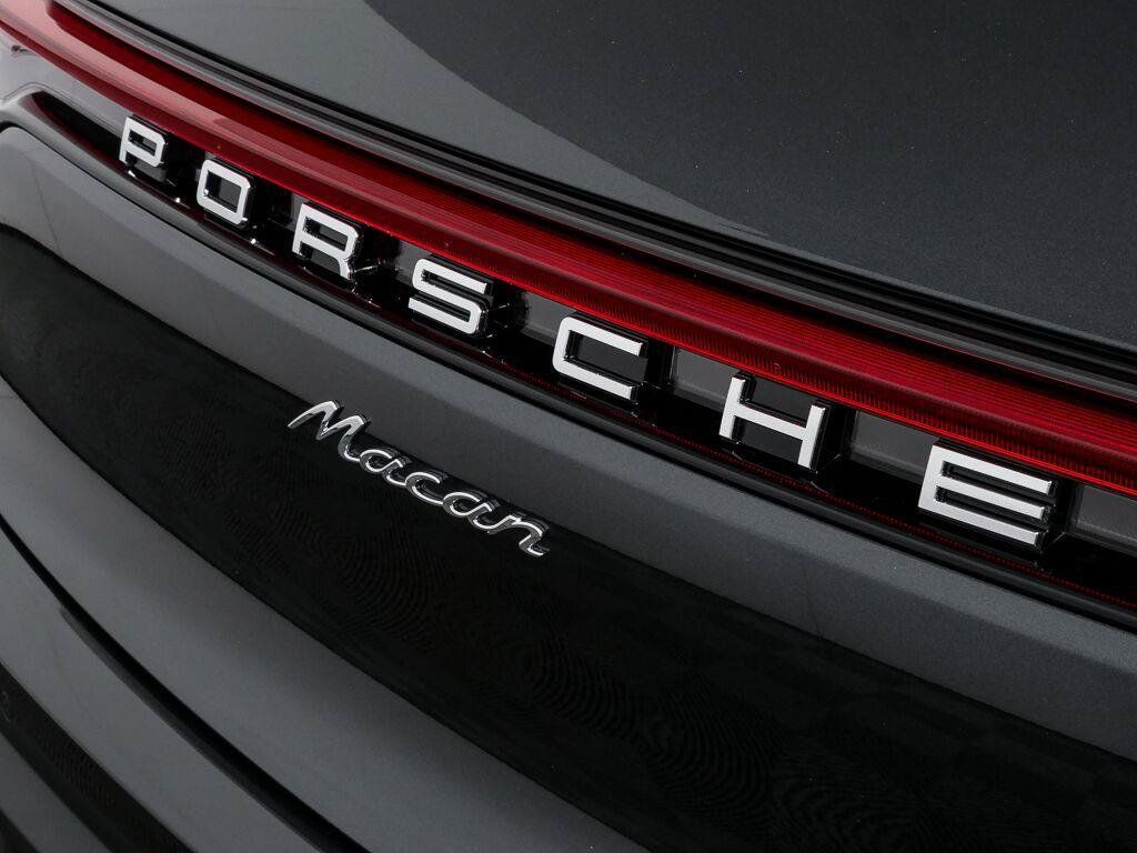 Certified 2026 Porsche Macan AWD/4WD image 36