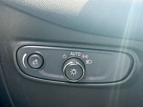 Used 2023 Chevrolet Equinox LS FWD image 11
