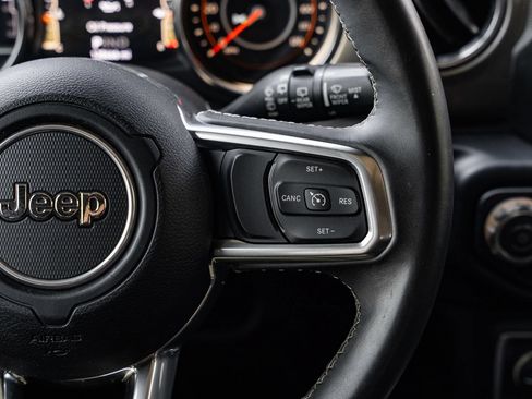 Used 2019 Jeep Wrangler Unlimited Sahara AWD/4WD image 25