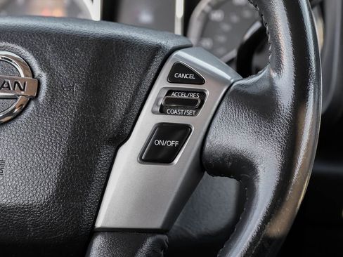 Used 2017 Nissan Titan SV image 15