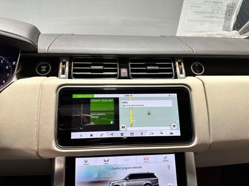 Used 2020 Land Rover Range Rover HSE image 23