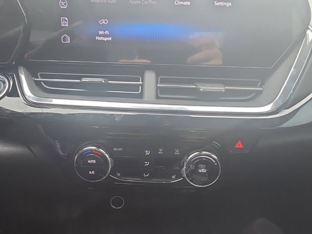 Certified 2025 Chevrolet Trax RS w/ Sunroof Package FWD image 18