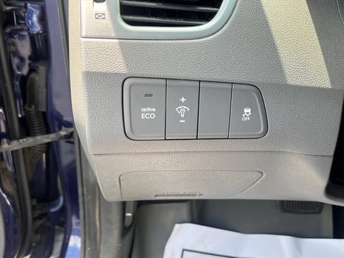 Used 2013 Hyundai Elantra GLS FWD image 18