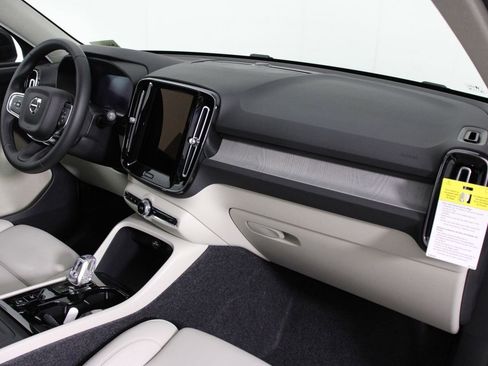 New 2026 Volvo XC40 B5 Plus w/ Protection Package Premier AWD/4WD image 9