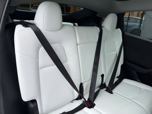 Used 2024 Tesla Model Y Long Range image 38