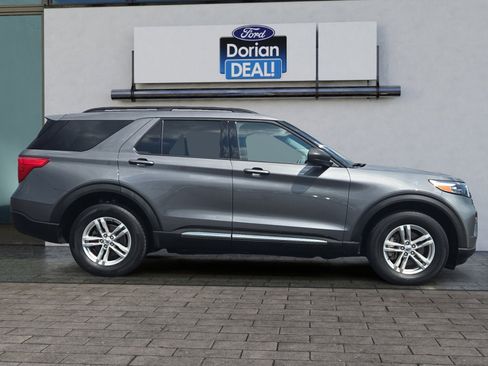 Certified 2022 Ford Explorer XLT w/ Equipment Group 202A image 2