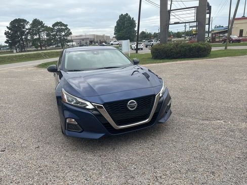Used 2020 Nissan Altima 2.5 SR w/ Premium Package FWD image 2