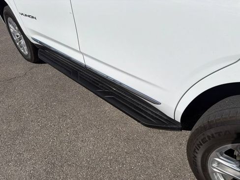 Used 2024 GMC Yukon SLT w/ SLT Luxury Package AWD/4WD image 38