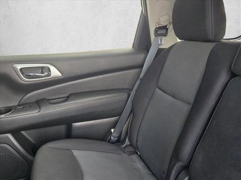 Used 2018 Nissan Pathfinder SV image 20
