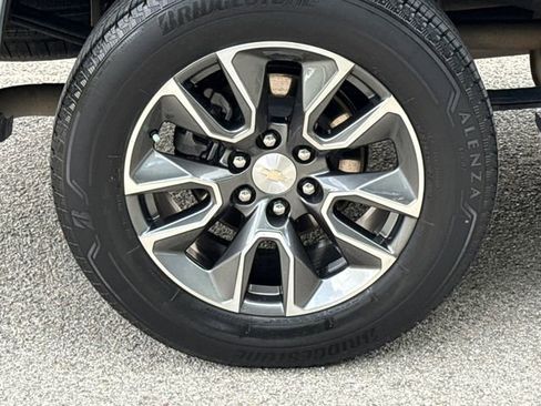 Used 2024 Chevrolet Silverado 1500 LT RWD image 10