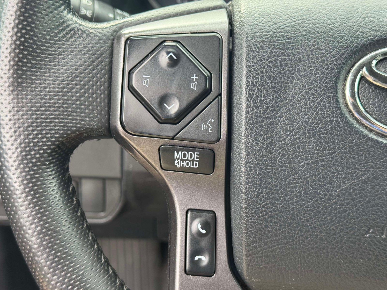 Used 2023 Toyota Tacoma TRD Off-Road w/ Advanced Technology Package AWD/4WD image 20