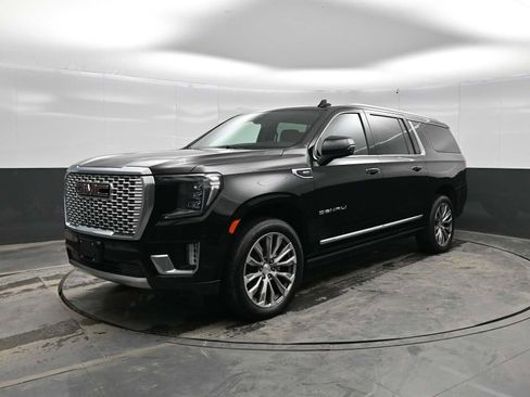 Used 2021 GMC Yukon XL Denali w/ Denali Premium Package image 4