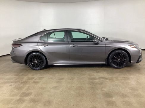 Used 2023 Toyota Camry SE AWD/4WD image 4