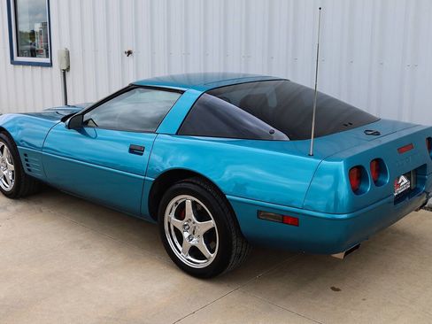 Used 1992 Chevrolet Corvette Coupe image 3