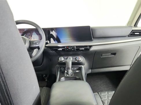 Used 2025 Nissan Kicks SV FWD image 13