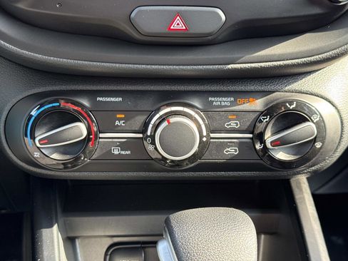 Used 2025 Kia Soul LX w/ LX Technology Package FWD image 6