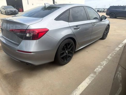 Used 2022 Honda Civic Sport image 3