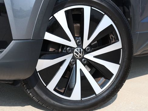 Used 2024 Volkswagen Taos SE FWD image 13