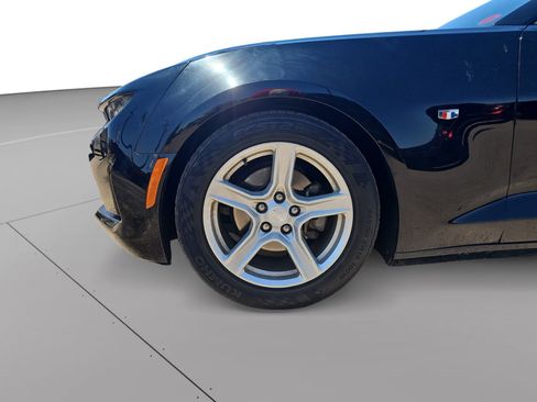 Used 2019 Chevrolet Camaro LT RWD image 9
