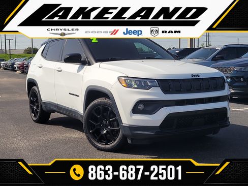 Used 2022 Jeep Compass Latitude FWD image 1