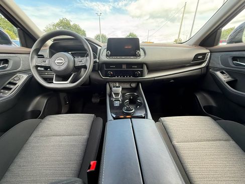 Used 2023 Nissan Rogue SV AWD/4WD image 13